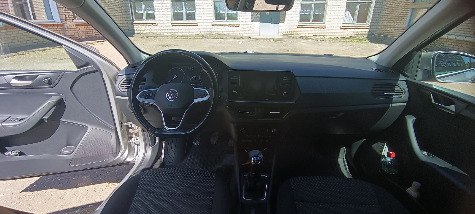 Volkswagen Polo, 2020г, передний привод, механика