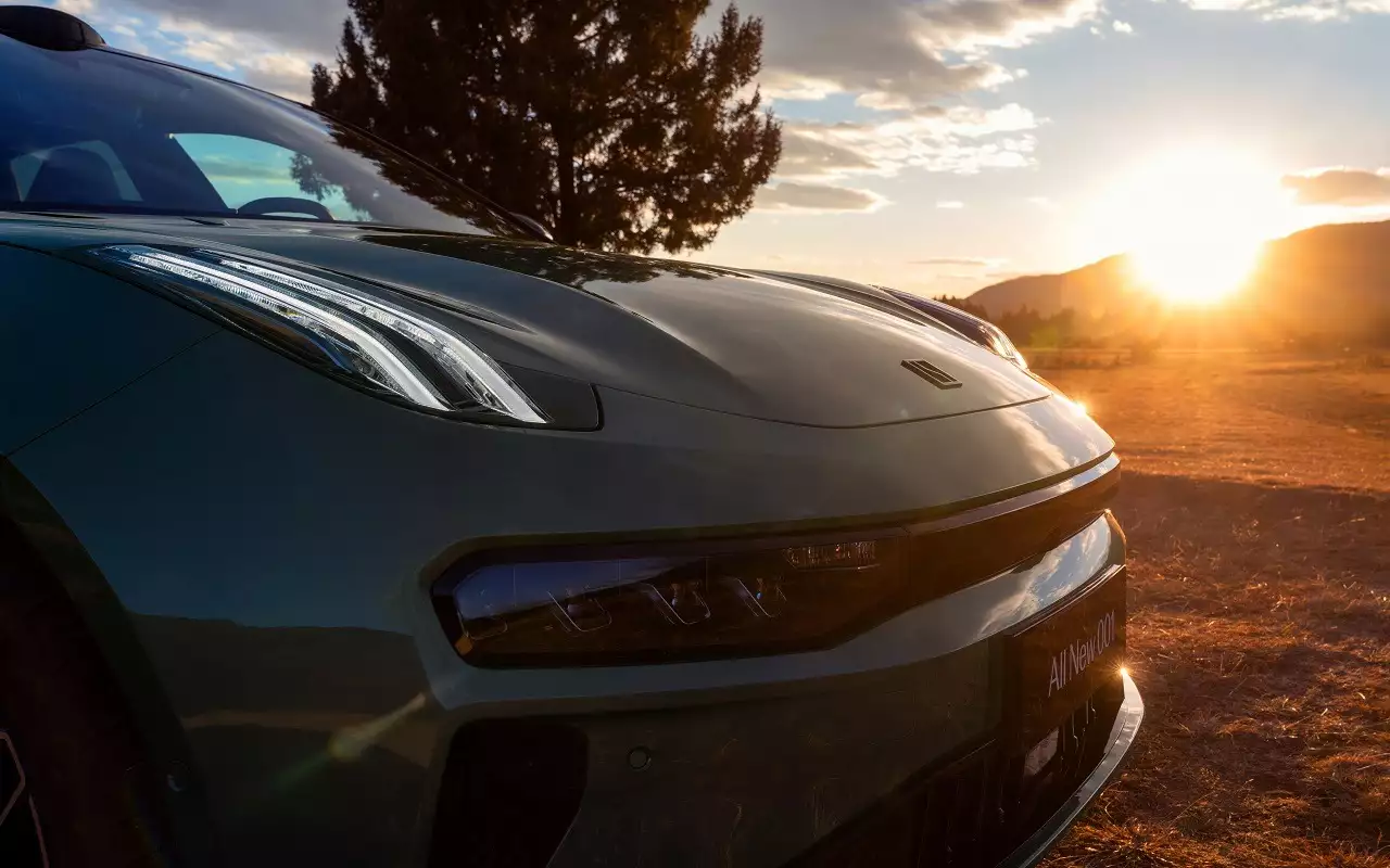 В Бразилии был замечен бронированный экземпляр китайского электромобиля Zeekr 001.