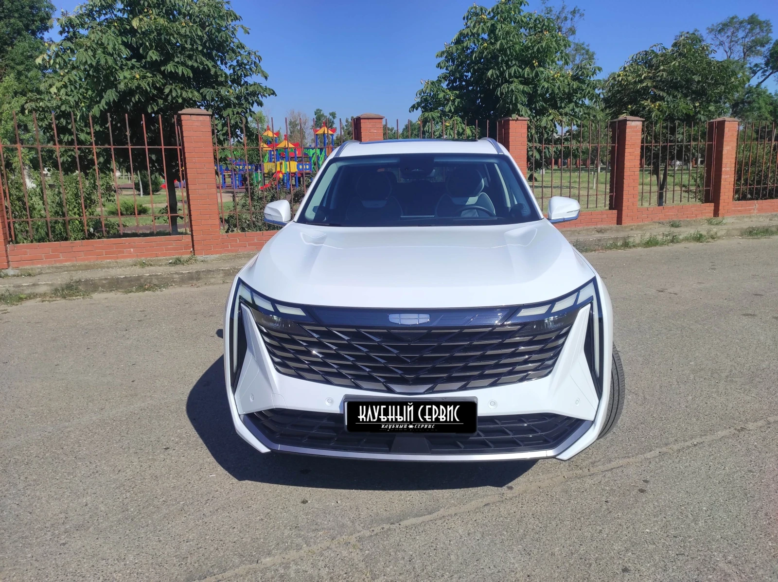 Geely Atlas, 2024г, передний привод, робот