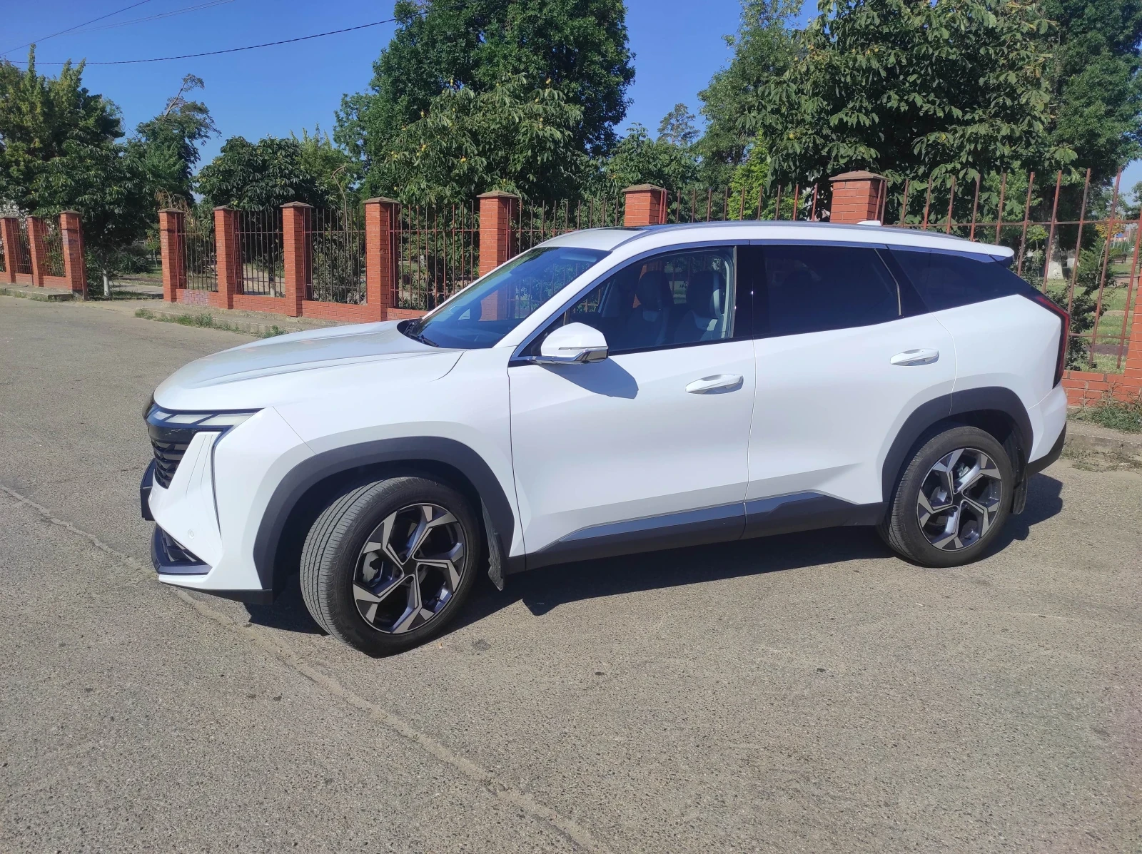 Geely Atlas, 2024г, передний привод, робот