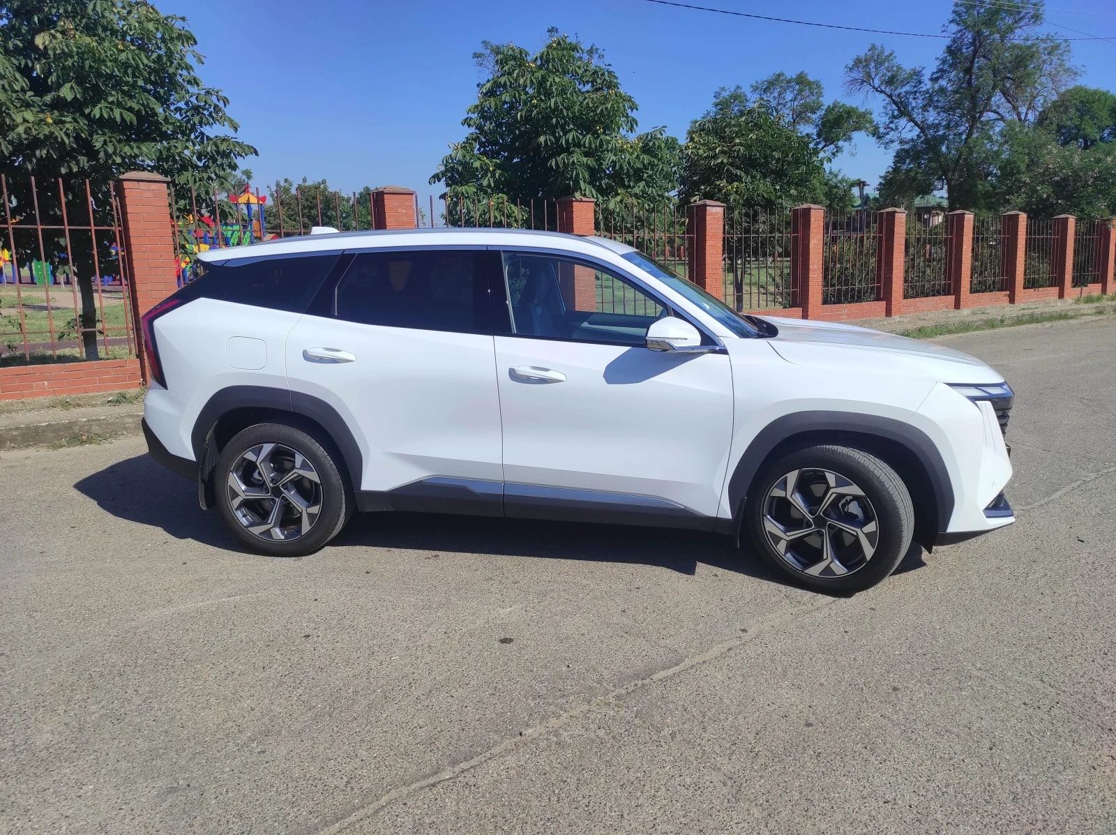 Geely Atlas, 2024г, передний привод, робот