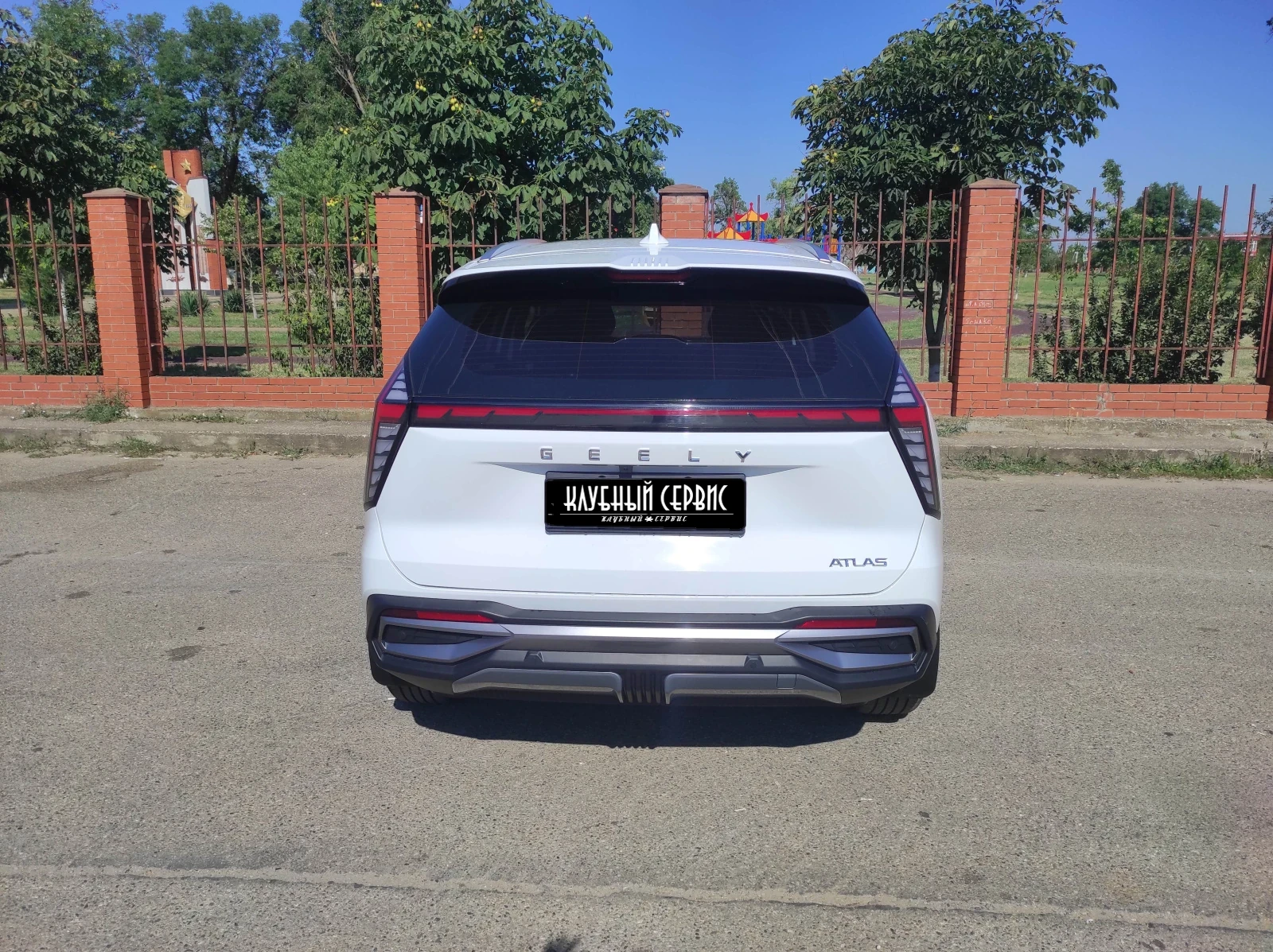 Geely Atlas, 2024г, передний привод, робот