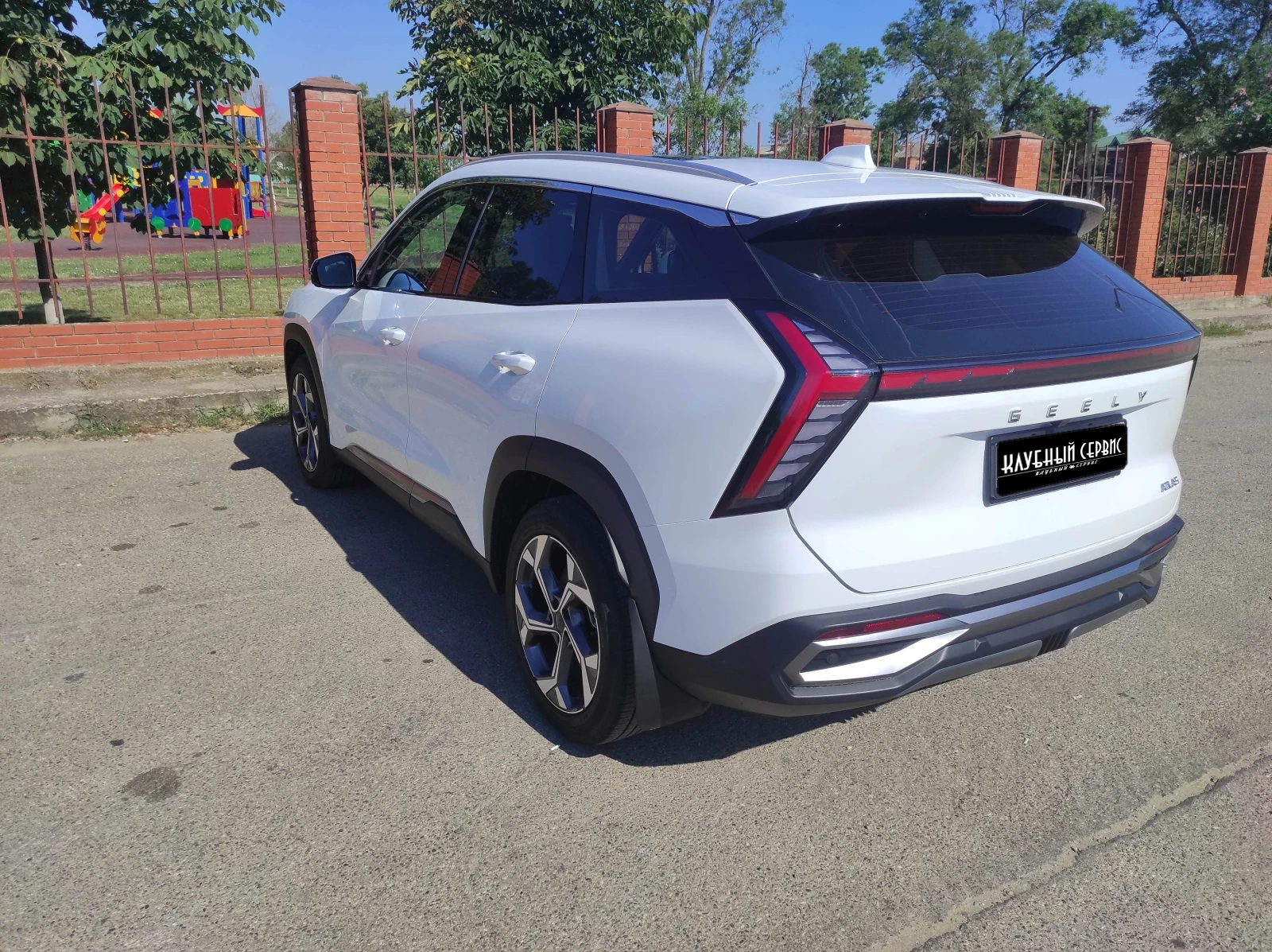 Geely Atlas, 2024г, передний привод, робот