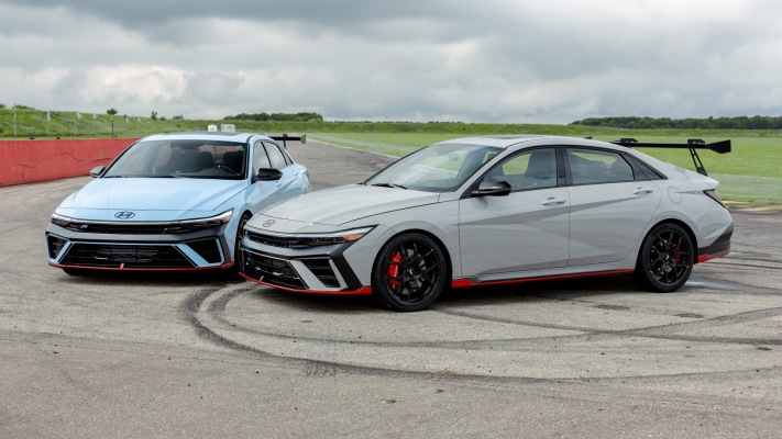 Hyundai анонсировала новое поколение Elantra.