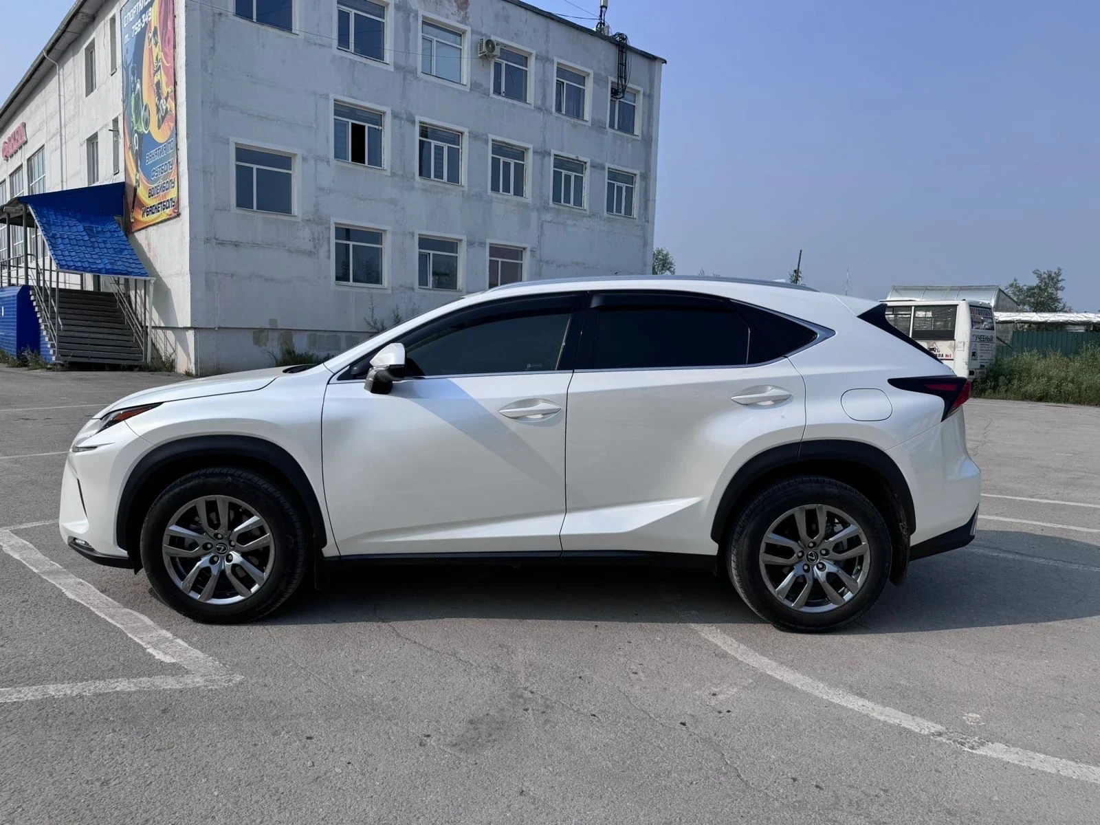 Lexus NX, 2018г, полный привод, вариатор