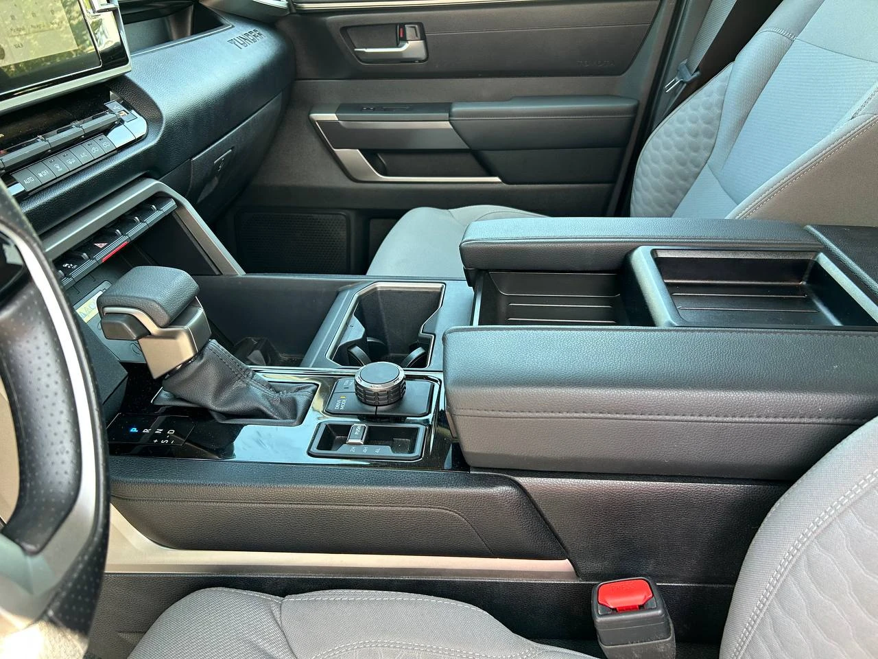 Toyota Tundra, 2024г, полный привод, автомат