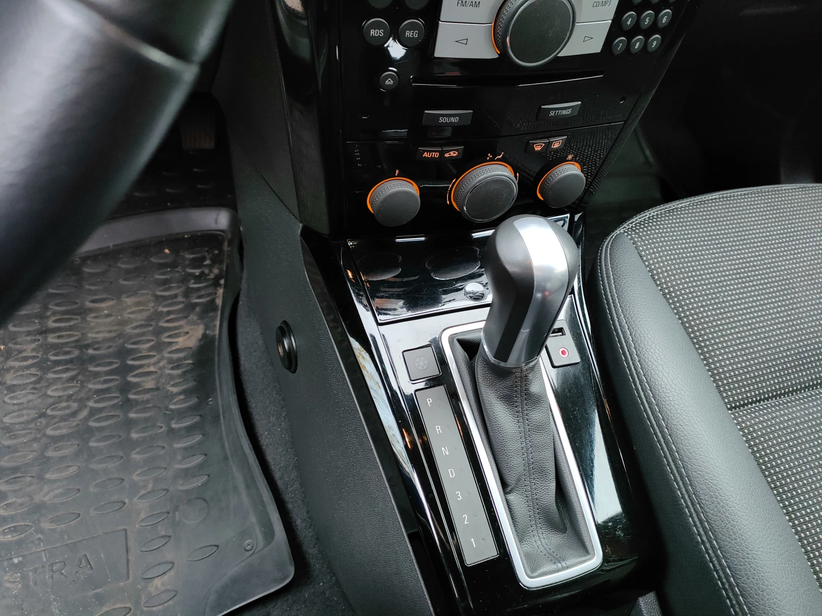 Opel Astra, 2008г, передний привод, автомат