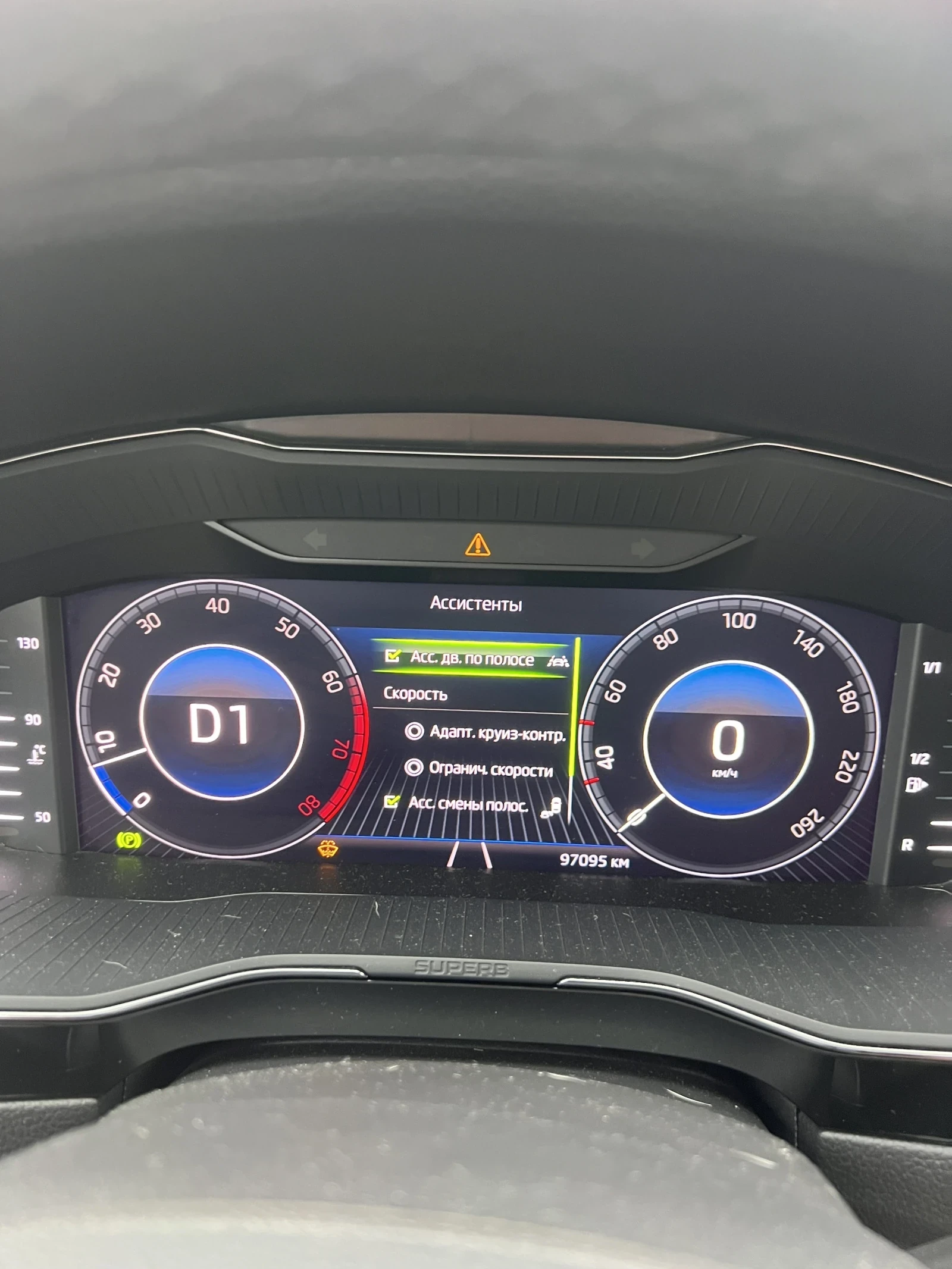 Skoda Superb, 2019г, передний привод, робот