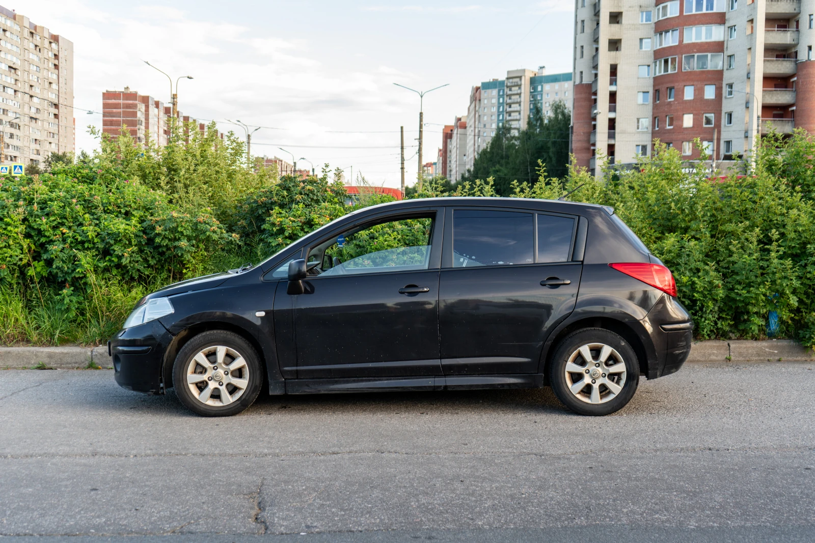 Nissan Tiida, 2011г, передний привод, автомат