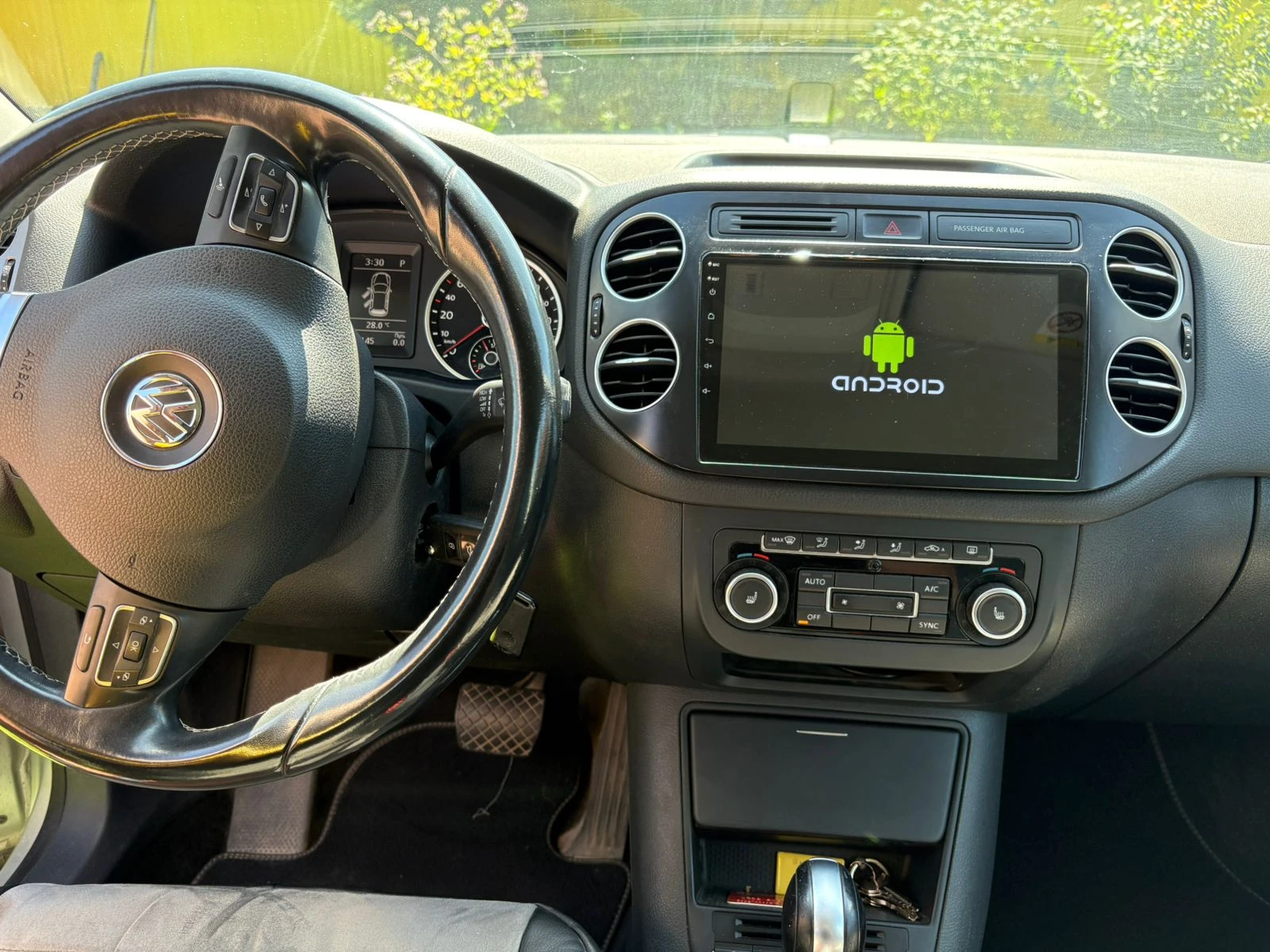 Volkswagen Tiguan, 2015г, полный привод, автомат