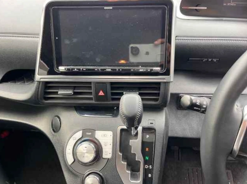 Toyota Sienta, 2021г, полный привод, вариатор