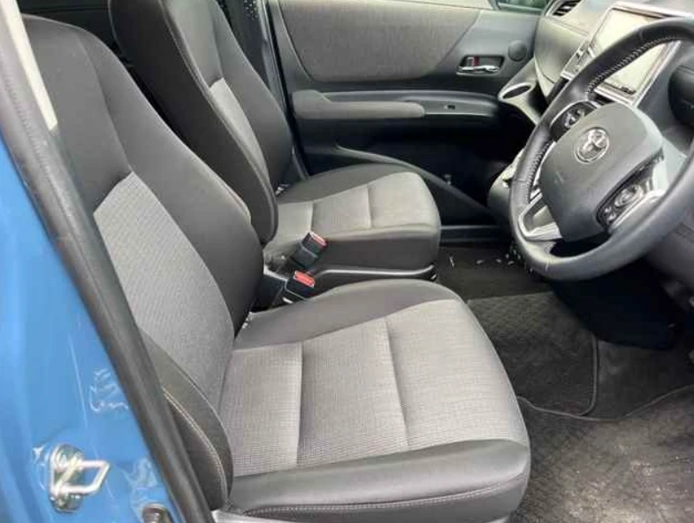 Toyota Sienta, 2021г, полный привод, вариатор