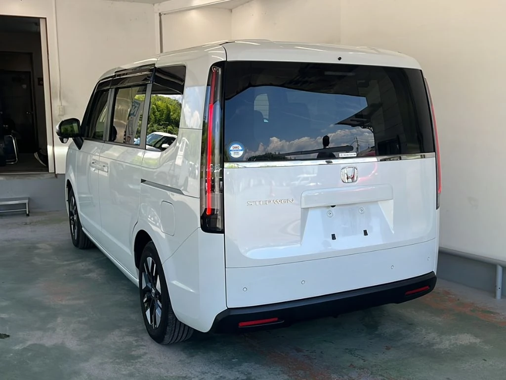 Honda Stepwgn, 2022г, передний привод, вариатор