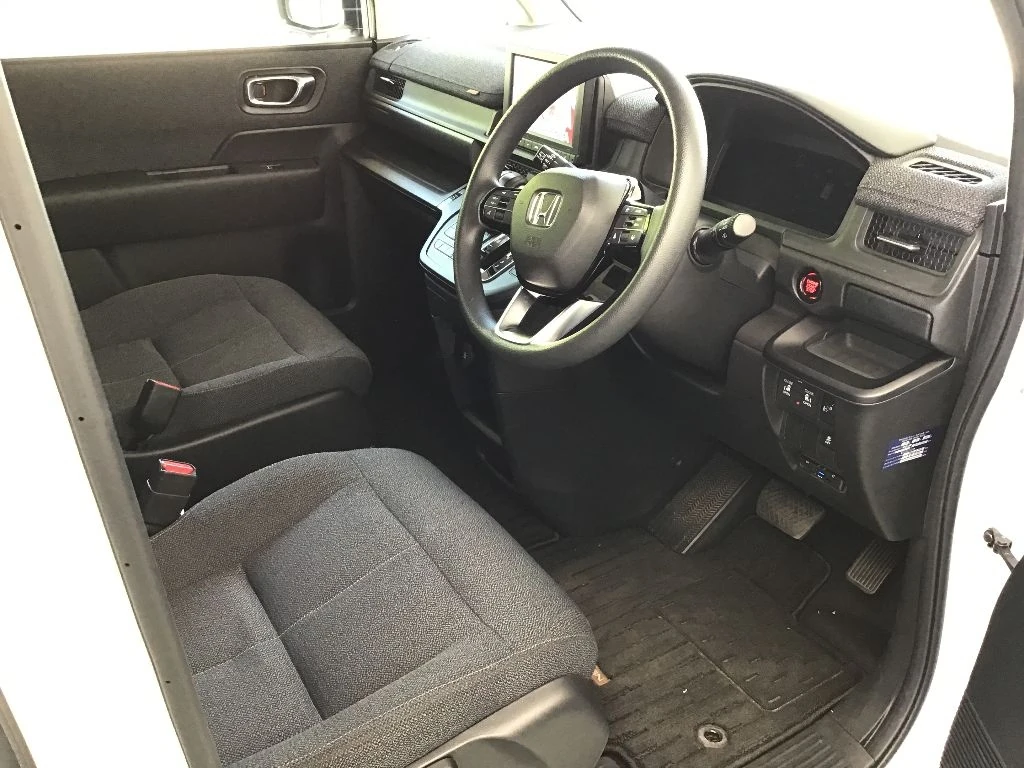 Honda Stepwgn, 2022г, передний привод, вариатор