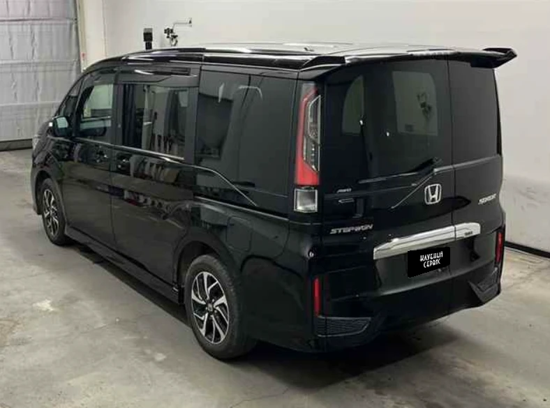 Honda Stepwgn, 2021г, полный привод, вариатор