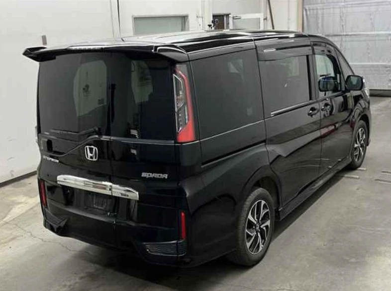 Honda Stepwgn, 2021г, полный привод, вариатор