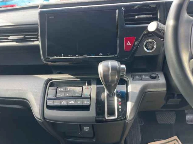 Honda Stepwgn, 2021г, полный привод, вариатор