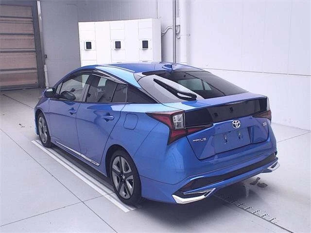 Toyota Prius, 2022г, передний привод, автомат