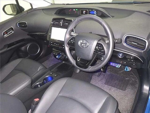 Toyota Prius, 2022г, передний привод, автомат