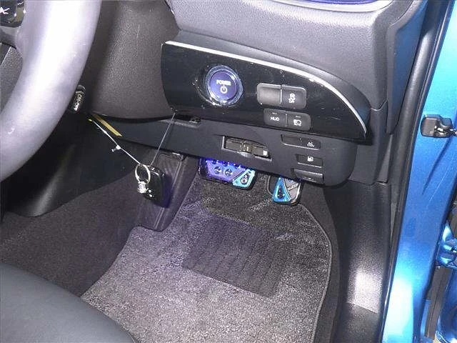 Toyota Prius, 2022г, передний привод, автомат