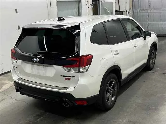 Subaru Forester, 2022г, полный привод, вариатор