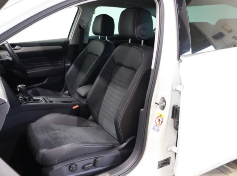 Volkswagen Passat, 2022г, передний привод, робот