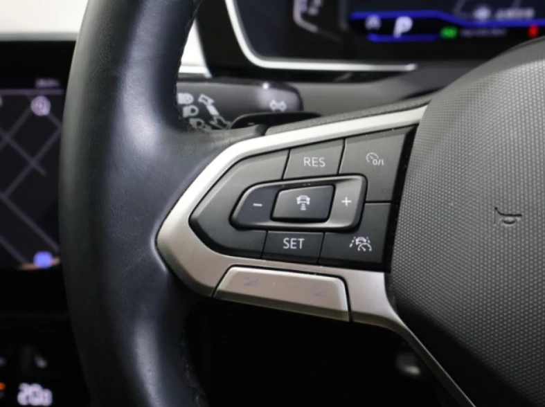 Volkswagen Passat, 2022г, передний привод, робот