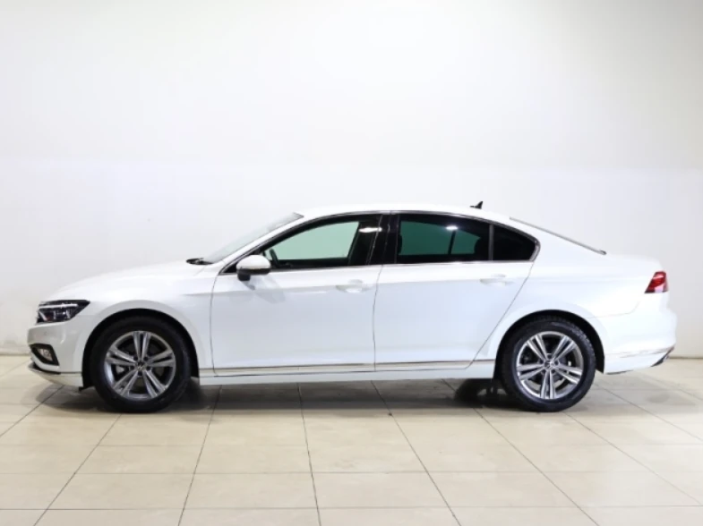 Volkswagen Passat, 2022г, передний привод, робот