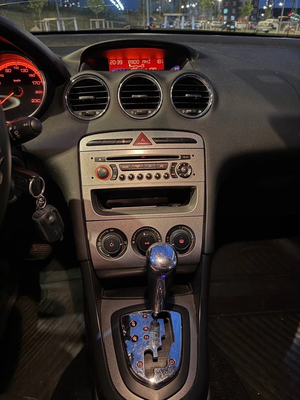 Peugeot 308, 2009г, передний привод, автомат