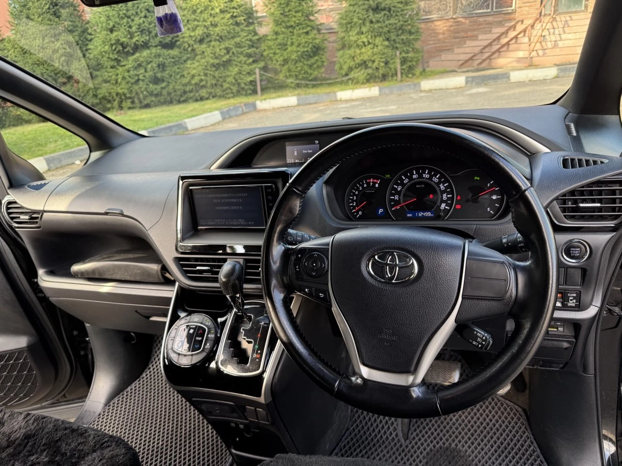 Toyota Voxy, 2019г, передний привод, вариатор