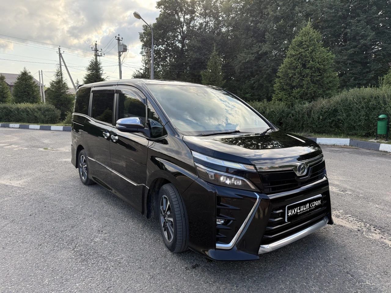 Toyota Voxy, 2019г, передний привод, вариатор