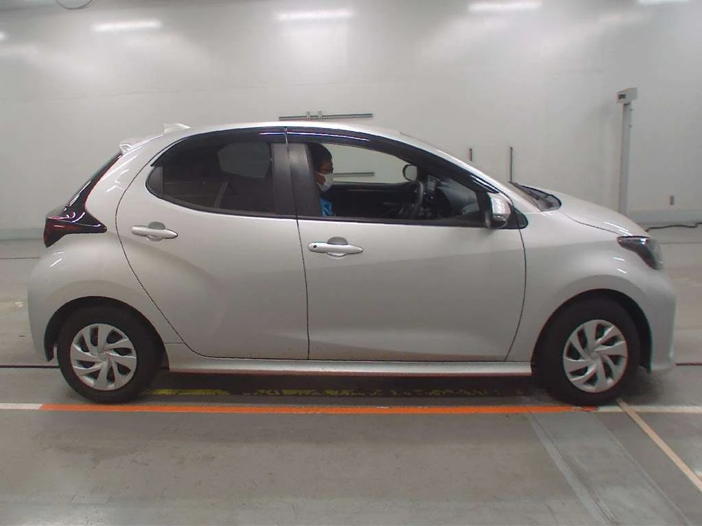 Toyota Yaris, 2021г, передний привод, вариатор