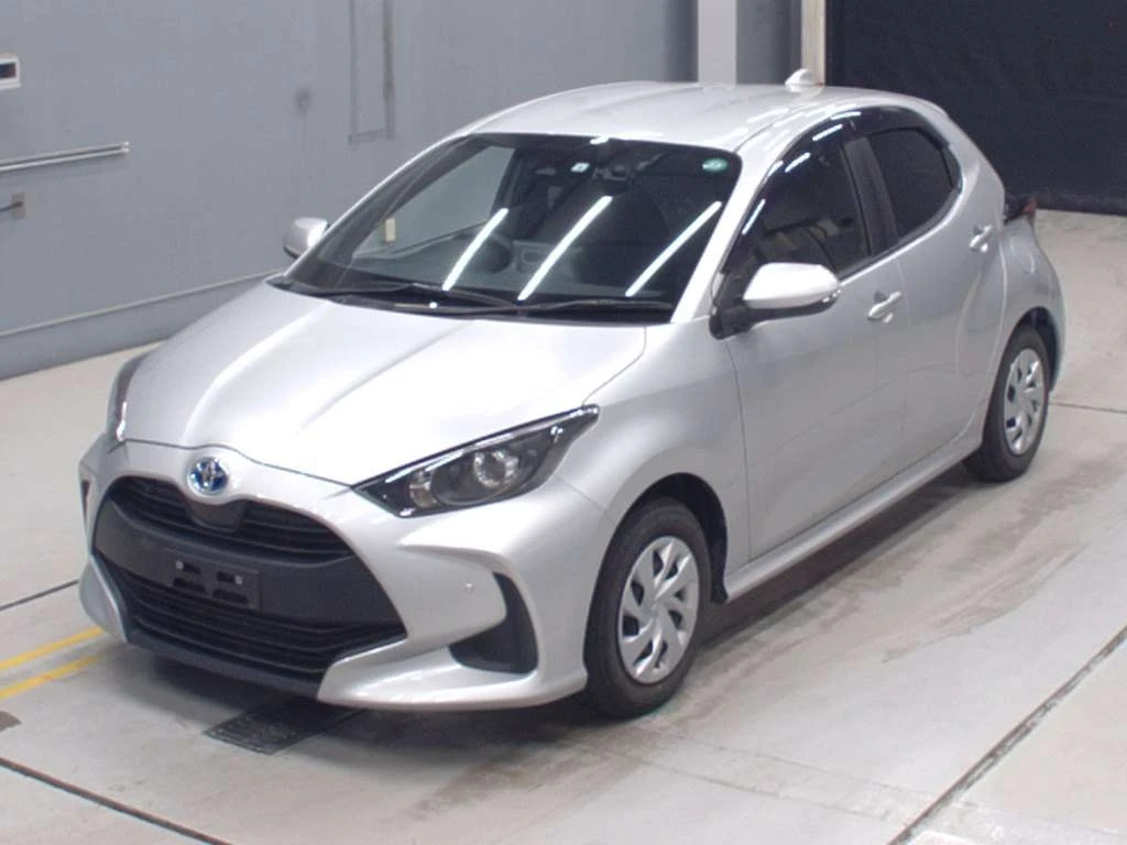 Toyota Yaris, 2022г, передний привод, вариатор