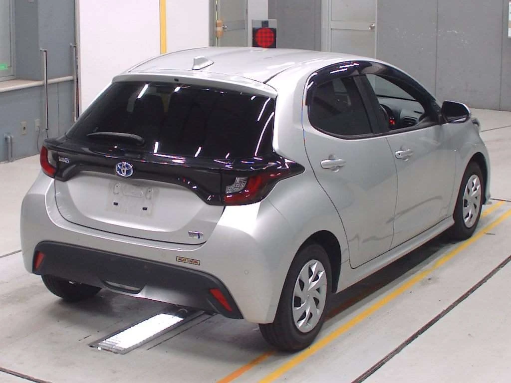 Toyota Yaris, 2022г, передний привод, вариатор