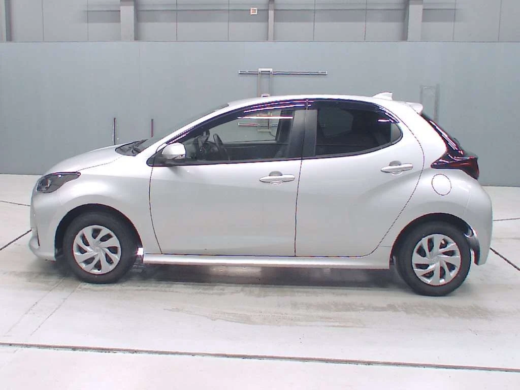 Toyota Yaris, 2022г, передний привод, вариатор