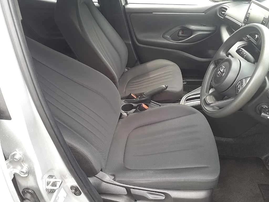 Toyota Yaris, 2022г, передний привод, вариатор