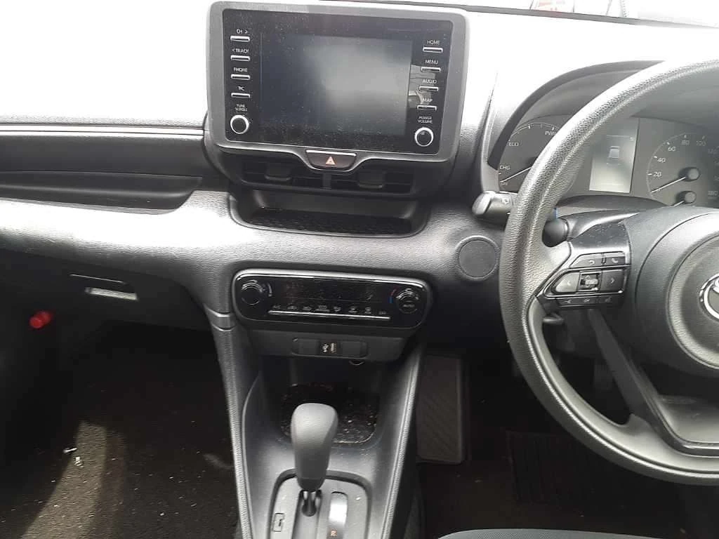 Toyota Yaris, 2022г, передний привод, вариатор