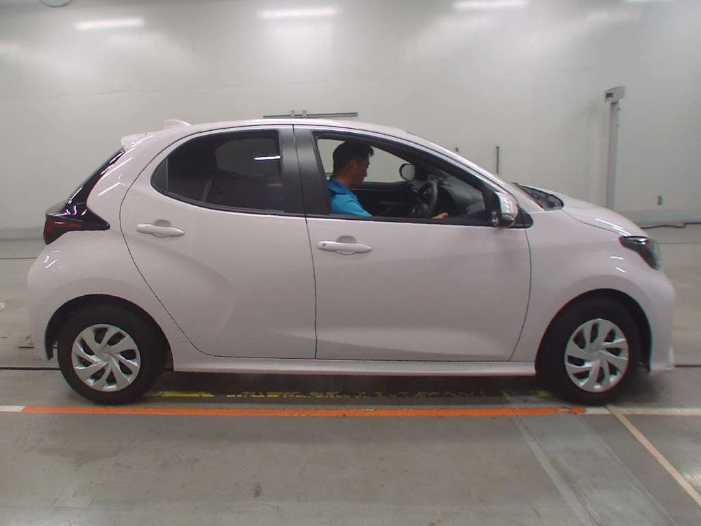 Toyota Yaris, 2022г, передний привод, вариатор