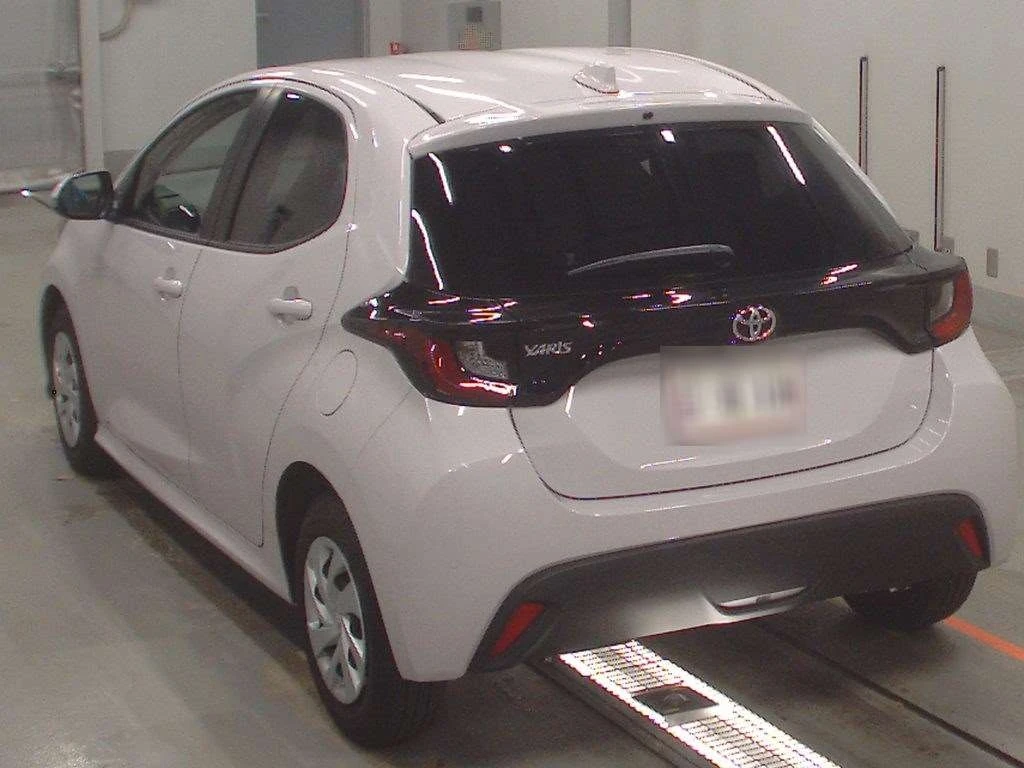 Toyota Yaris, 2022г, передний привод, вариатор