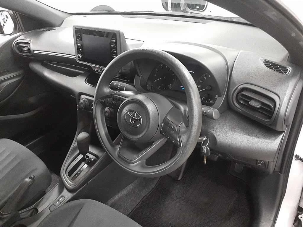 Toyota Yaris, 2022г, передний привод, вариатор