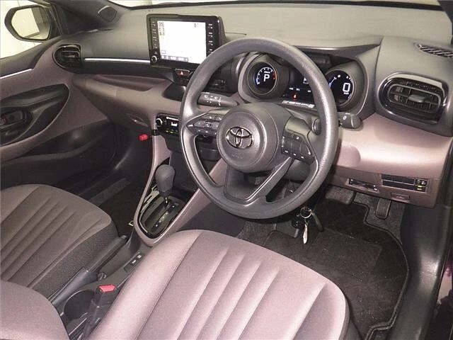 Toyota Yaris, 2021г, передний привод, вариатор