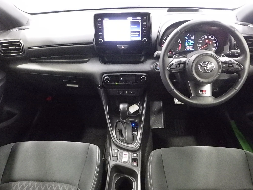 Toyota Yaris, 2021г, передний привод, вариатор