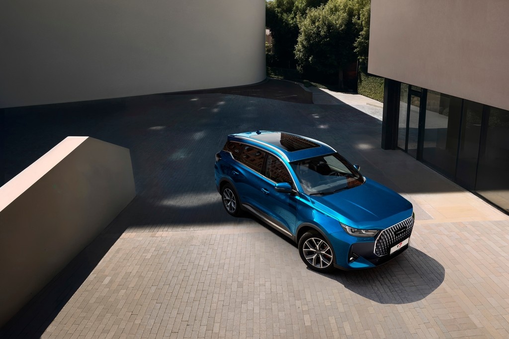 Tenet объявил о начале продаж своего нового кроссовера T7.