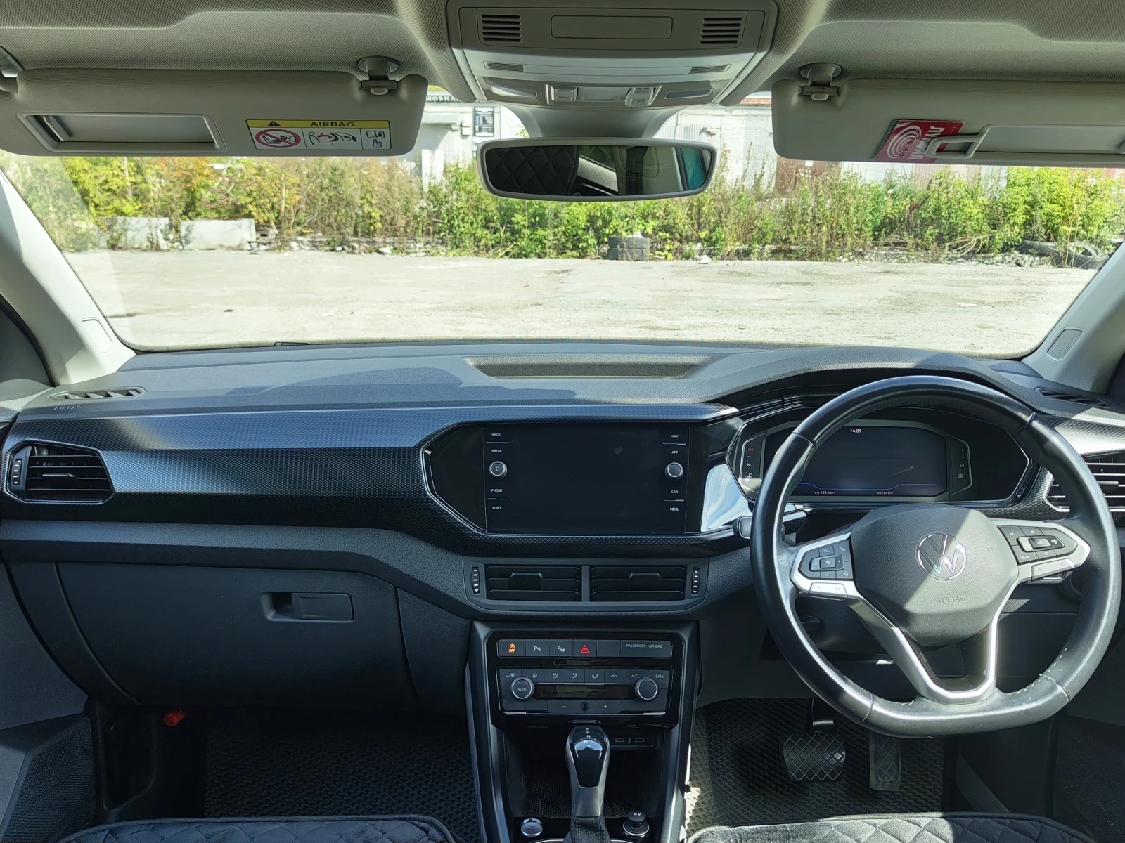 Volkswagen T-Cross, 2020г, передний привод, робот