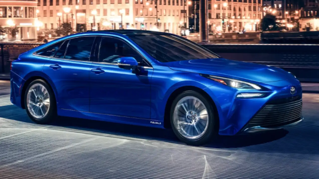 В Калифорнии сотни владельцев водородных автомобилей Toyota Mirai подали коллективный иск против Toyota и её партнеров.