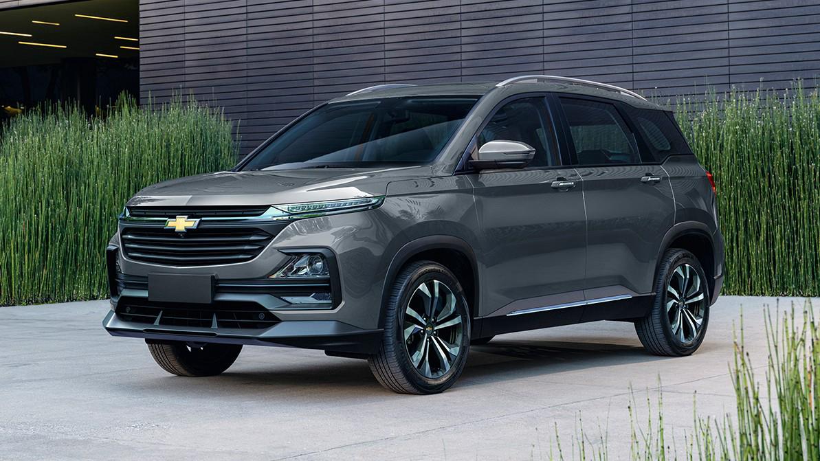 Семейный кроссовер Chevrolet Captiva.