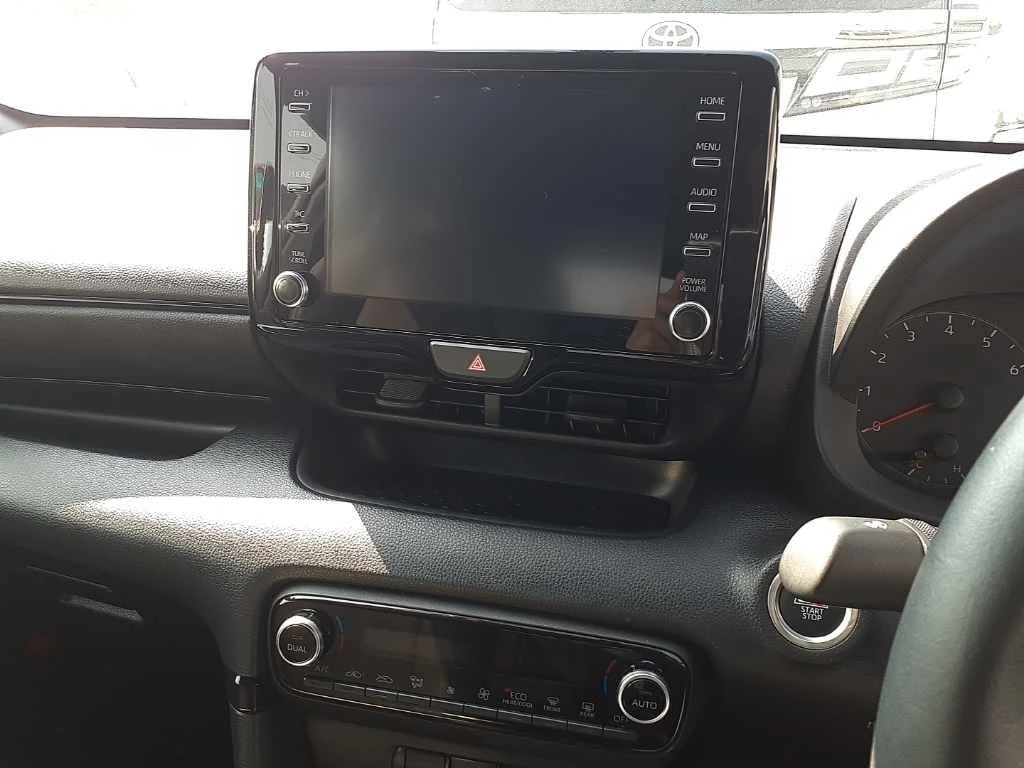 Toyota Yaris, 2021г, передний привод, вариатор