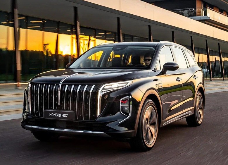 Hongqi объявила о старте продаж второго поколения HS7 в России.