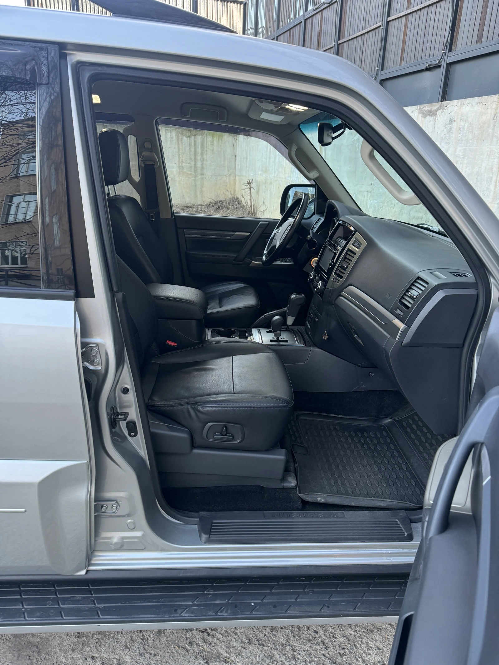 Mitsubishi Pajero, 2017г, полный привод, автомат