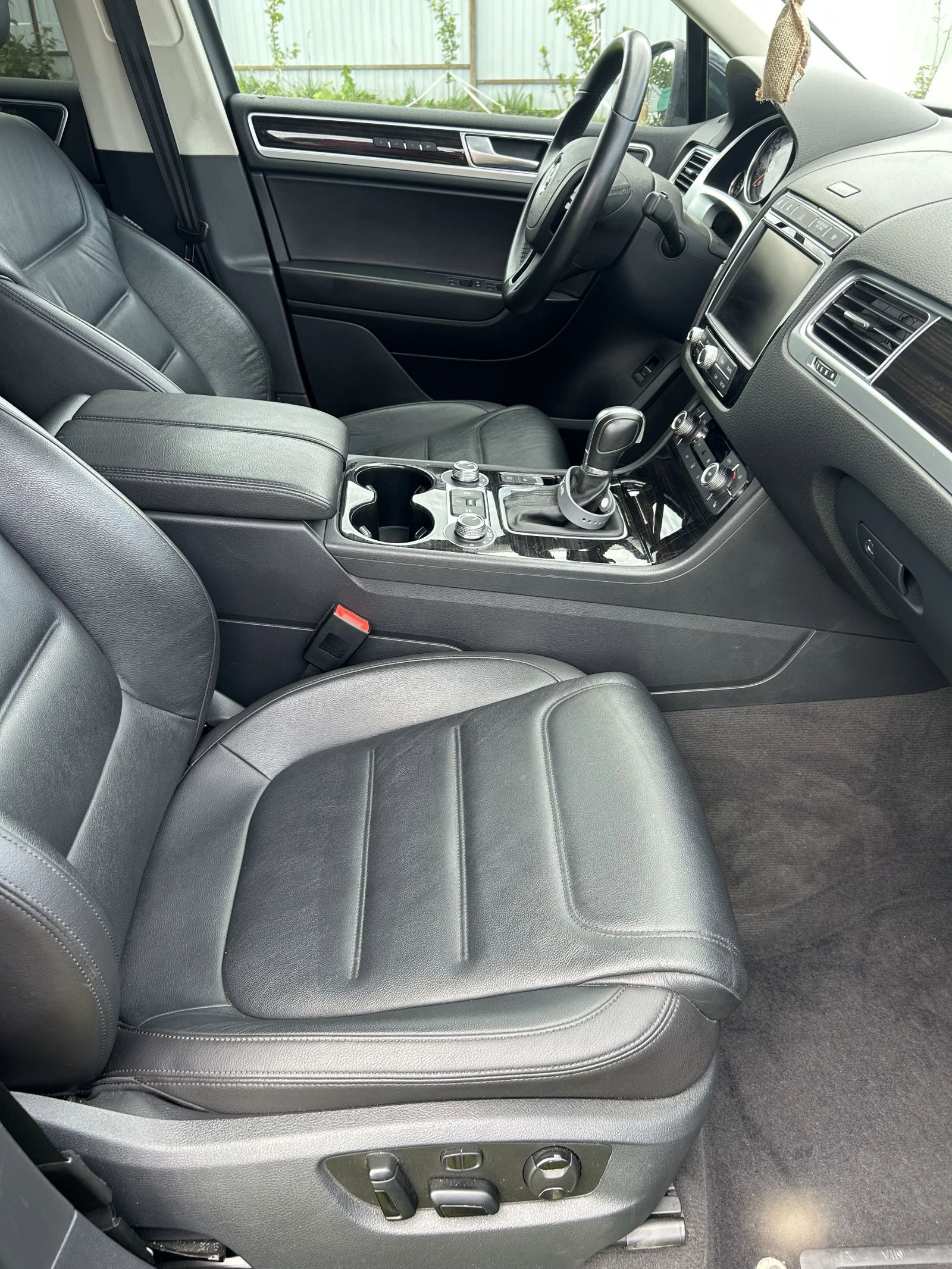 Volkswagen Touareg, 2016г, полный привод, автомат